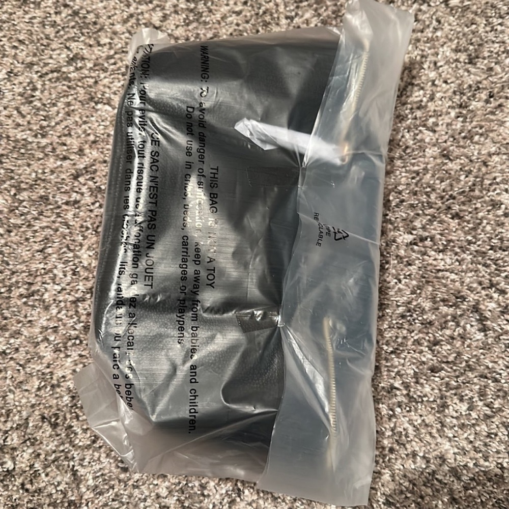 Discontinued Victoria’s Secret makeup bag - Picture 6 of 7